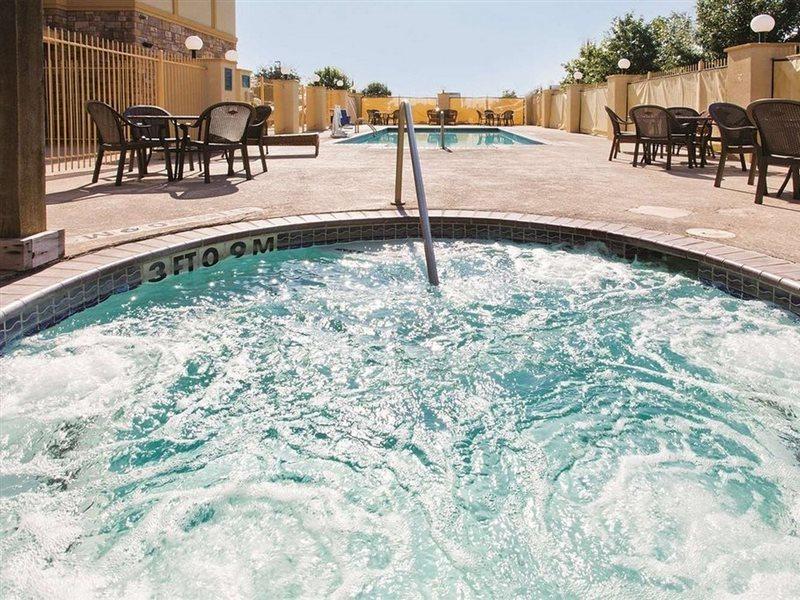 La Quinta Inn And Suites By Wyndham - Шертц Екстер'єр фото